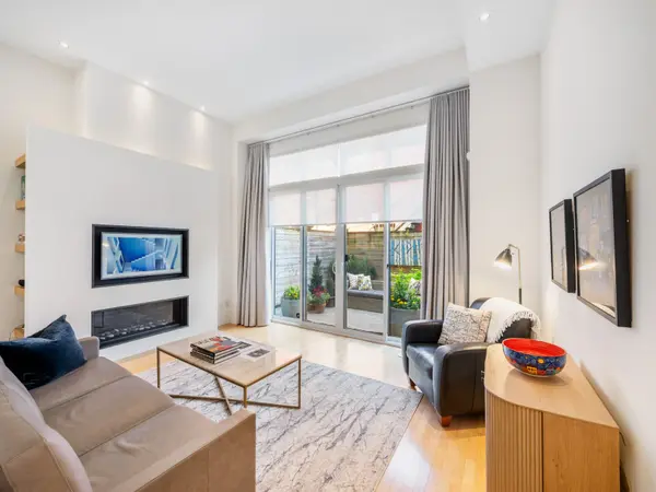 10A Cecil ST, Toronto C01, ON M5T 3B1