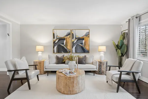 19 Newbury LN, Toronto C07, ON M3H 1H6