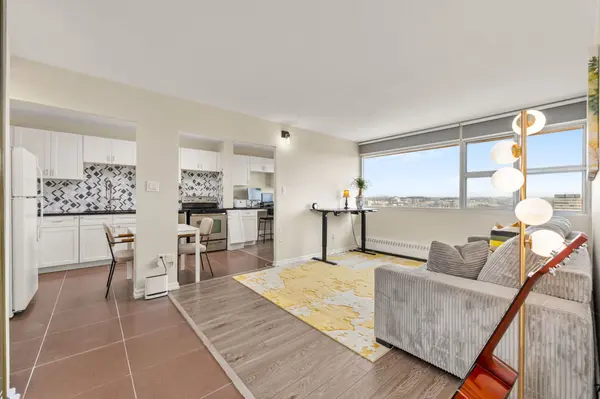 715 Don Mills RD #2204, Toronto C11, ON M3C 1S5