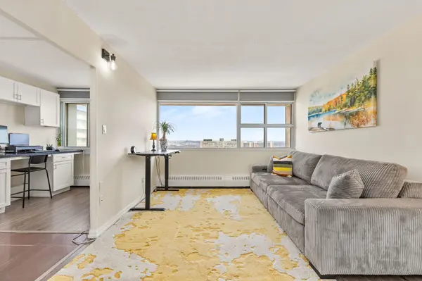 715 Don Mills RD #2204, Toronto C11, ON M3C 1S5