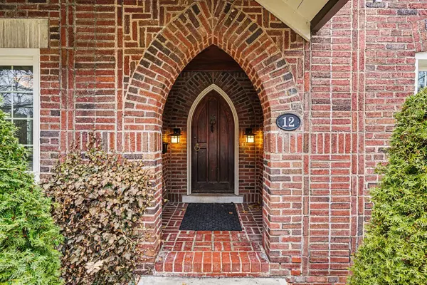 12 Weybourne CRES, Toronto C04, ON M4N 2R3