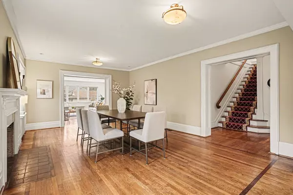 12 Weybourne CRES, Toronto C04, ON M4N 2R3