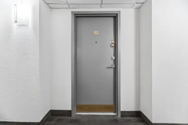 580 Mary ST E #105, Whitby, ON L1N 2R3