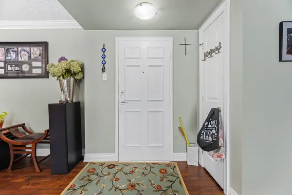 580 Mary ST E #105, Whitby, ON L1N 2R3