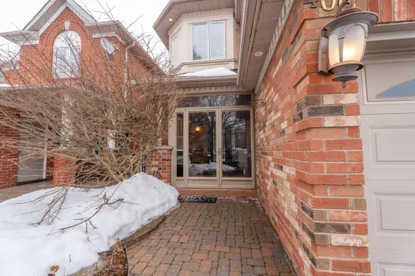 406 Hewitt CIR, Newmarket, ON L3X 2L8