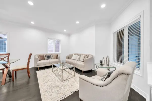 406 Hewitt CIR, Newmarket, ON L3X 2L8