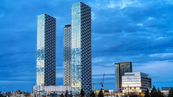 950 Portage Pkwy #3902, Vaughan, ON L4K 0J7