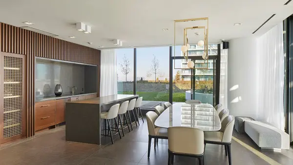 950 Portage Pkwy #3902, Vaughan, ON L4K 0J7