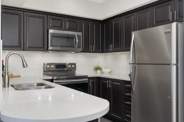 306 Essa RD #407, Barrie, ON L9J 0H5