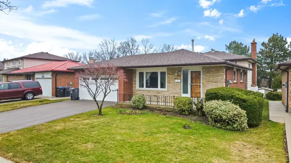 556 Paisley BLVD W, Mississauga, ON L5B 2M4
