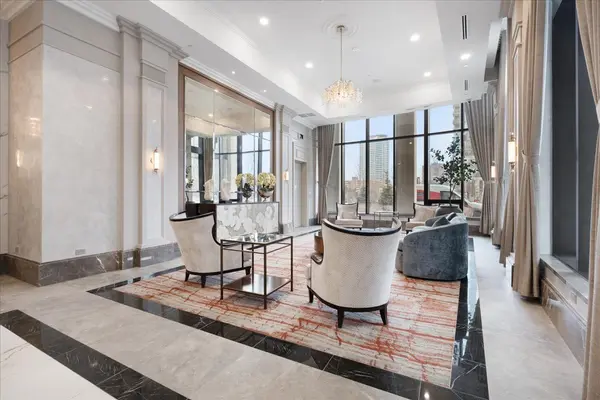 30 Elm DR W #706, Mississauga, ON L5B 0N6