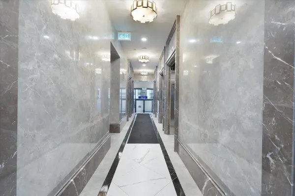 30 Elm DR W #706, Mississauga, ON L5B 0N6