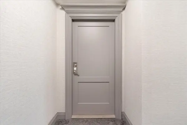 30 Elm DR W #706, Mississauga, ON L5B 0N6