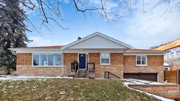 9 Ludlow AVE, Toronto W07, ON M8Z 3S7