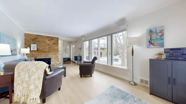 9 Ludlow AVE, Toronto W07, ON M8Z 3S7