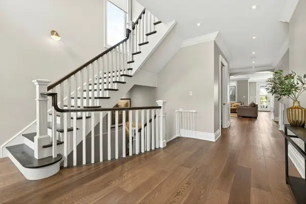 195 Pomona AVE, Burlington, ON L7N 1S9