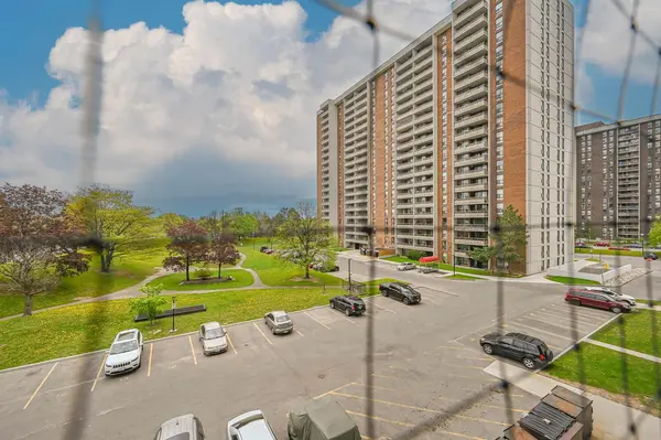 21 Knightsbridge RD #403, Brampton, ON L6T 3Y1