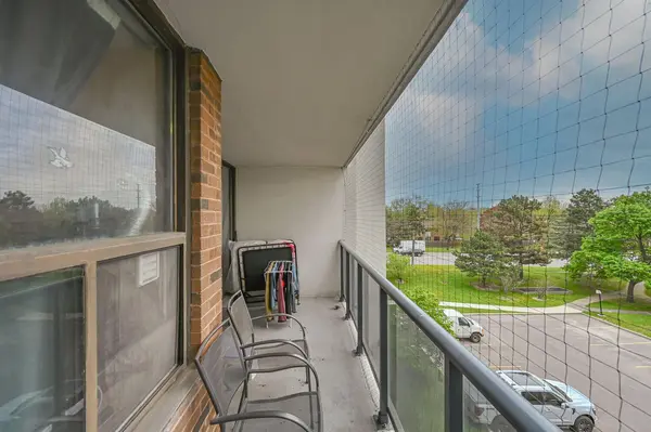 21 Knightsbridge RD #403, Brampton, ON L6T 3Y1