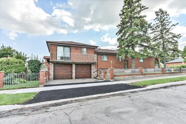 135 Jay ST,  Toronto W04,  ON M6L 2M3