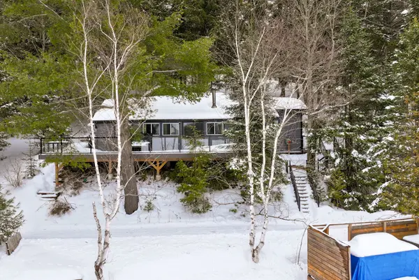 1129 LAKESHORE RD, Highlands East, ON K0M 1R0