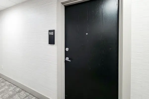 2750 King ST E #102, Hamilton, ON L8G 0B8