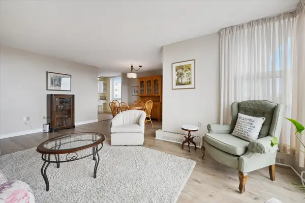 19 Woodlawn RD E #703, Guelph, ON N1H 7B1