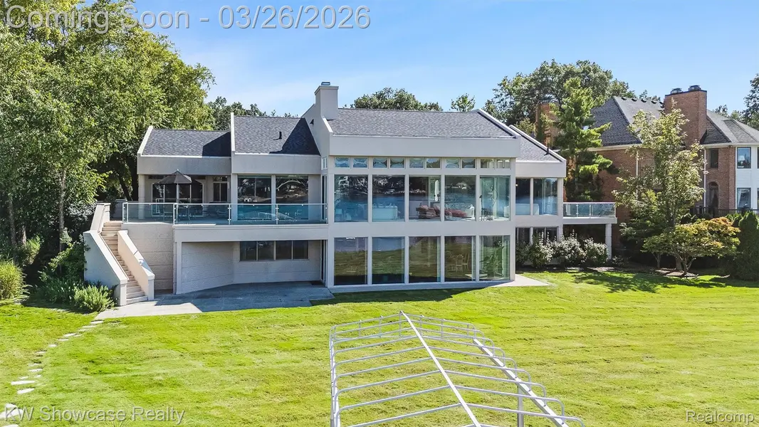 8559 Pine Cove DR, Commerce Charter Township, MI 48382