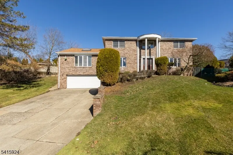 23 Carr Pl, Totowa Boro, NJ 07512