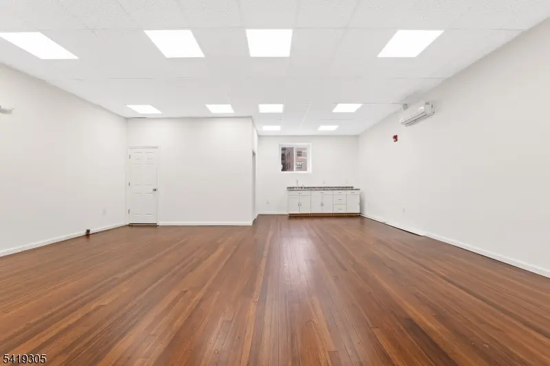 48 Commerce St, Newark City, NJ 07102