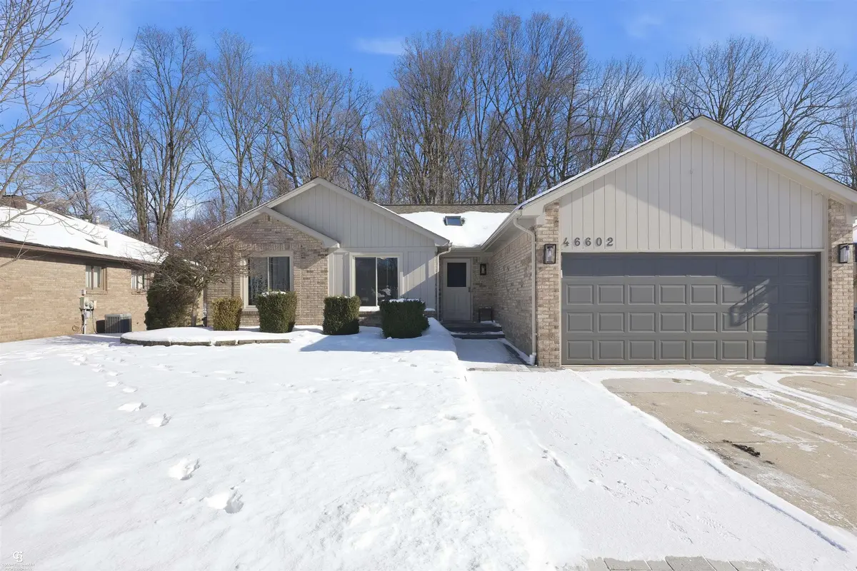 46602 Meadowview DR, Shelby Twp, MI 48317