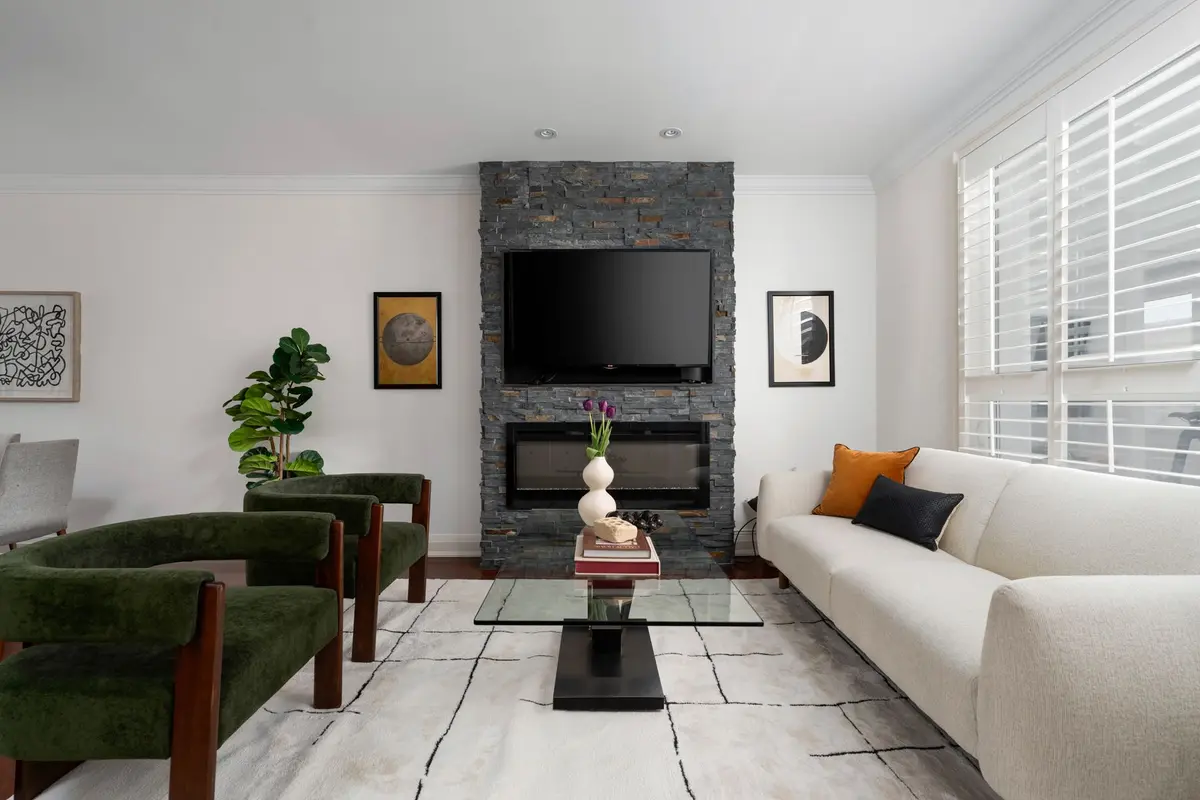 283 Lansdowne AVE, Toronto C01, ON M6K 2W2