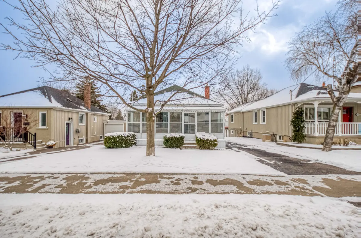 707 Athol ST, Whitby, ON L1N 4A1