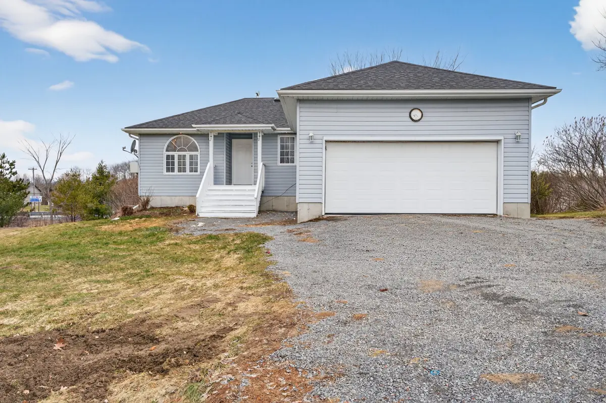 3081 Barnaby CT, South Frontenac, ON K0H 1H0