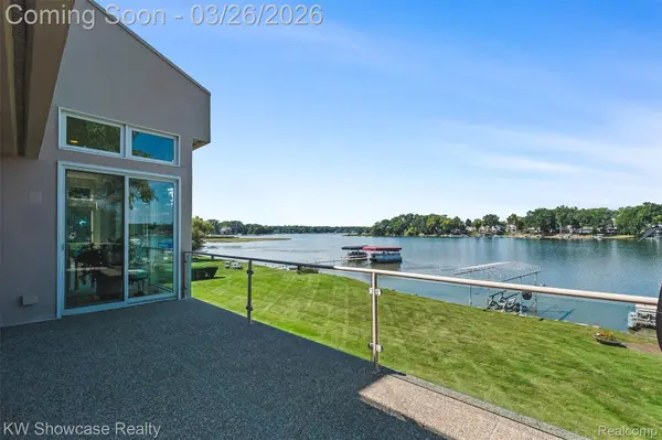 8559 Pine Cove DR, Commerce Charter Township, MI 48382