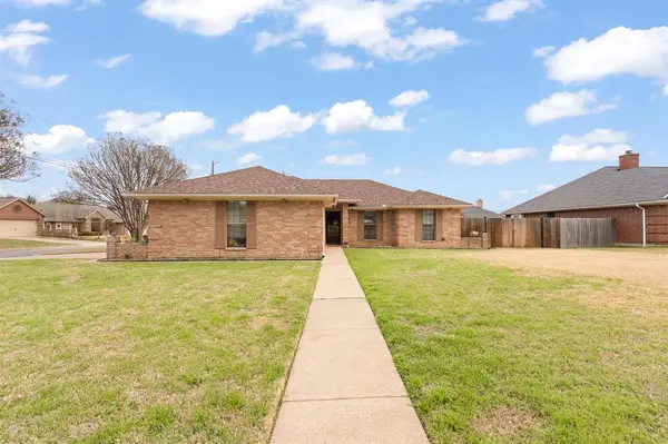 551 Sandgate Drive,  Burleson,  TX 76028