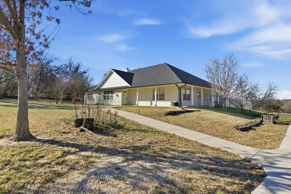321 E Woody Creek Court, Springtown, TX 76082