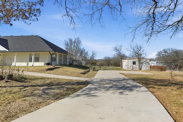 321 E Woody Creek Court, Springtown, TX 76082