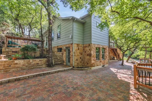 100 N Edgewater Drive, Highland Village, TX 75077