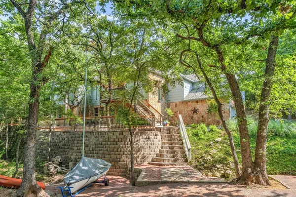 100 N Edgewater Drive, Highland Village, TX 75077