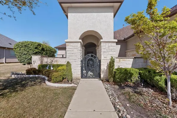 8708 Crestview Drive, Denton, TX 76207