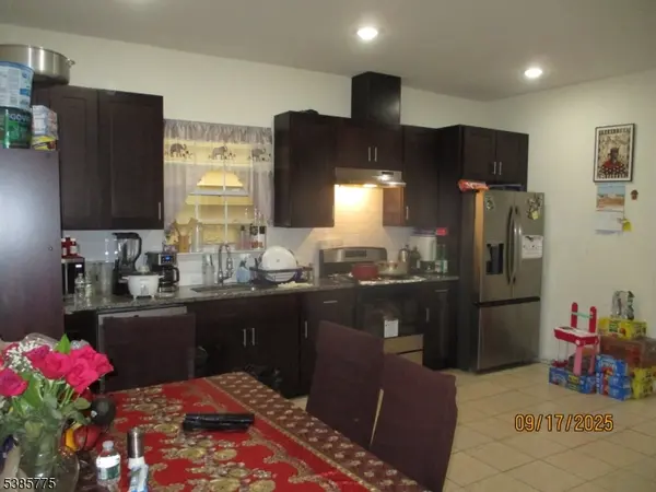 63 Warwick St, Newark City, NJ 07105