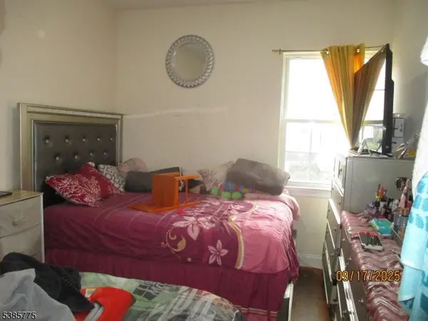 63 Warwick St, Newark City, NJ 07105