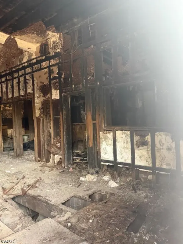 772 Dr Martin Luther King J, Newark City, NJ 07102