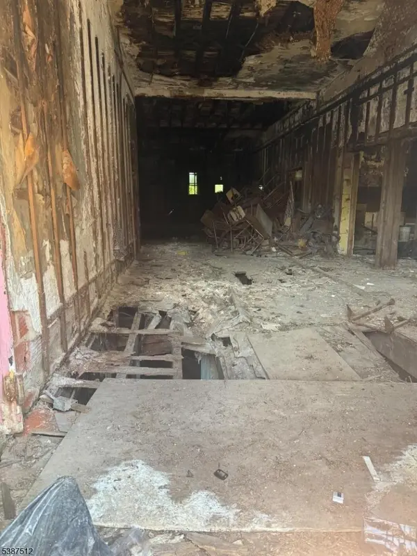 772 Dr Martin Luther King J, Newark City, NJ 07102