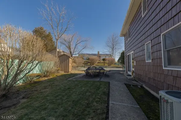 23 Carr Pl, Totowa Boro, NJ 07512