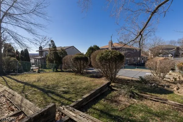 23 Carr Pl, Totowa Boro, NJ 07512