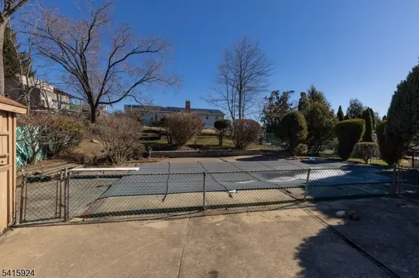 23 Carr Pl, Totowa Boro, NJ 07512