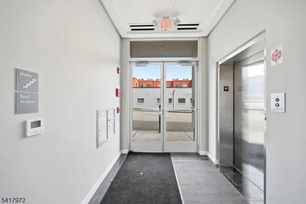 271 Millburn Ave #2D, Millburn Twp., NJ 07041