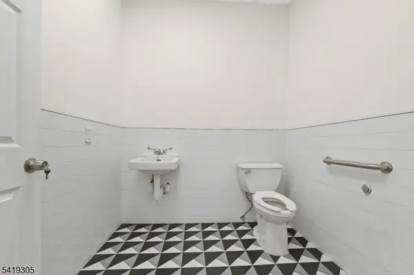 48 Commerce St, Newark City, NJ 07102