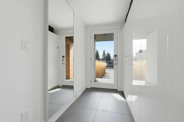 712 48 AVE SW, Calgary, AB T2S 1E6